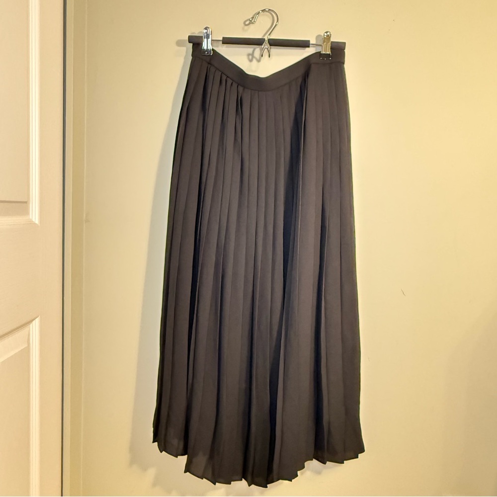 Uniqlo Black Pleated Maxi Skirt
